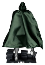 Marvel 1/6 Figur Doctor Doom (Doctor Doom #1) 28 cm – Samlarfigur med Miljöbas och Illustrerad Bakgrund