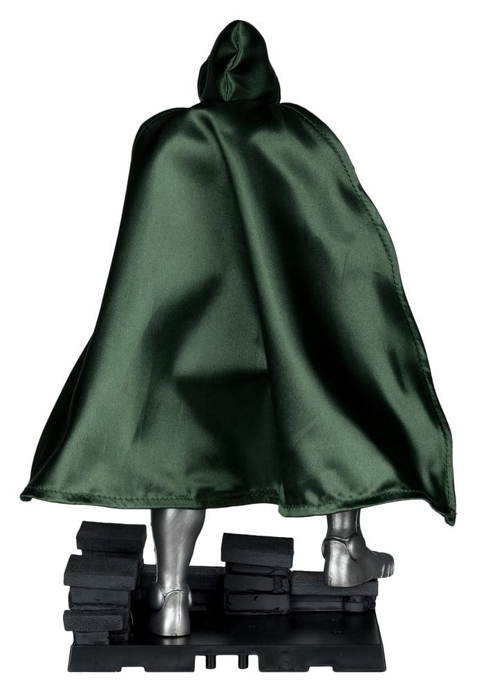 Marvel 1/6 Figur Doctor Doom (Doctor Doom #1) 28 cm – Samlarfigur med Miljöbas och Illustrerad Bakgrund