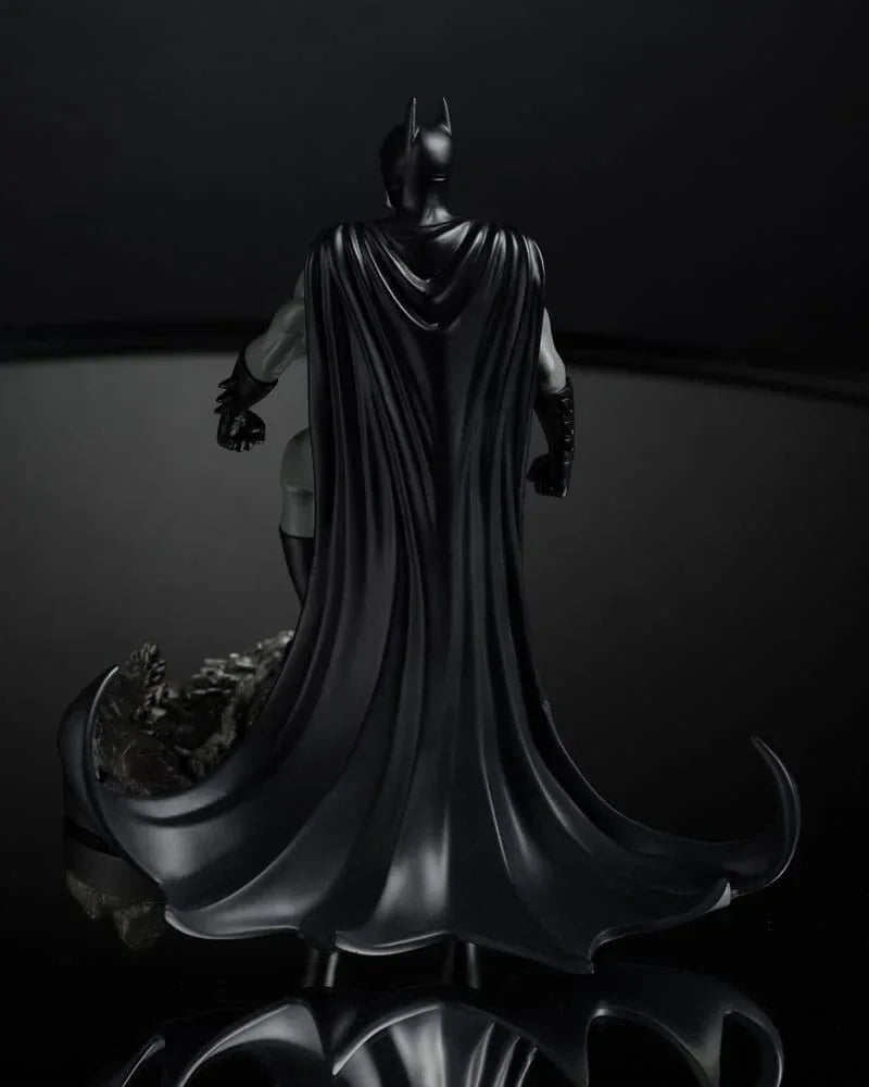 DC Direct Figur 1/10 Batman av Bjorn Barends (Svart Vit) 18 cm McFarlane Toys