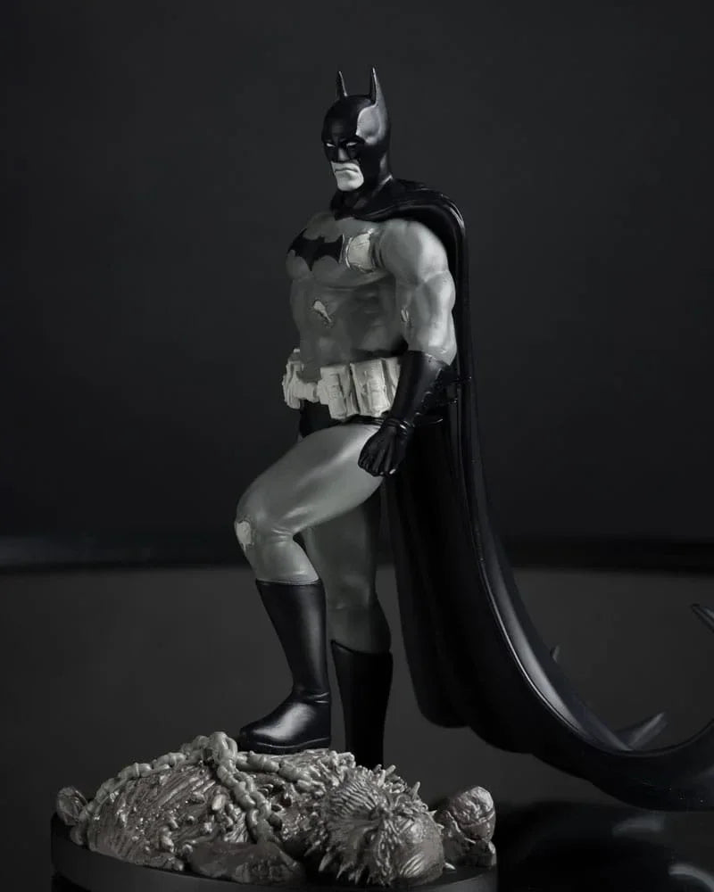 DC Direct Figur 1/10 Batman av Bjorn Barends (Svart Vit) 18 cm McFarlane Toys