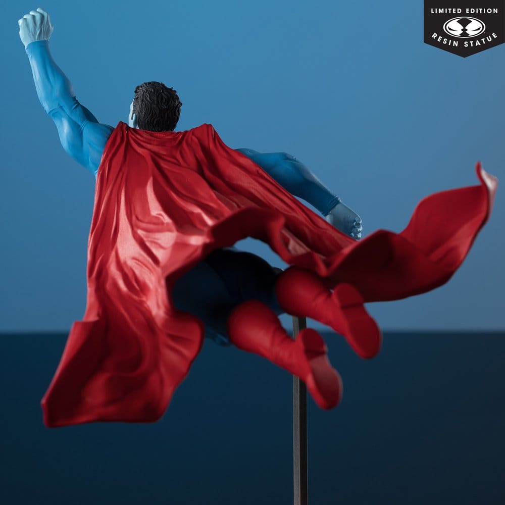 DC Direct Superman Red & Blue Figur 1/10 Superman av Lee Bermejo 26 cm McFarlane Toys