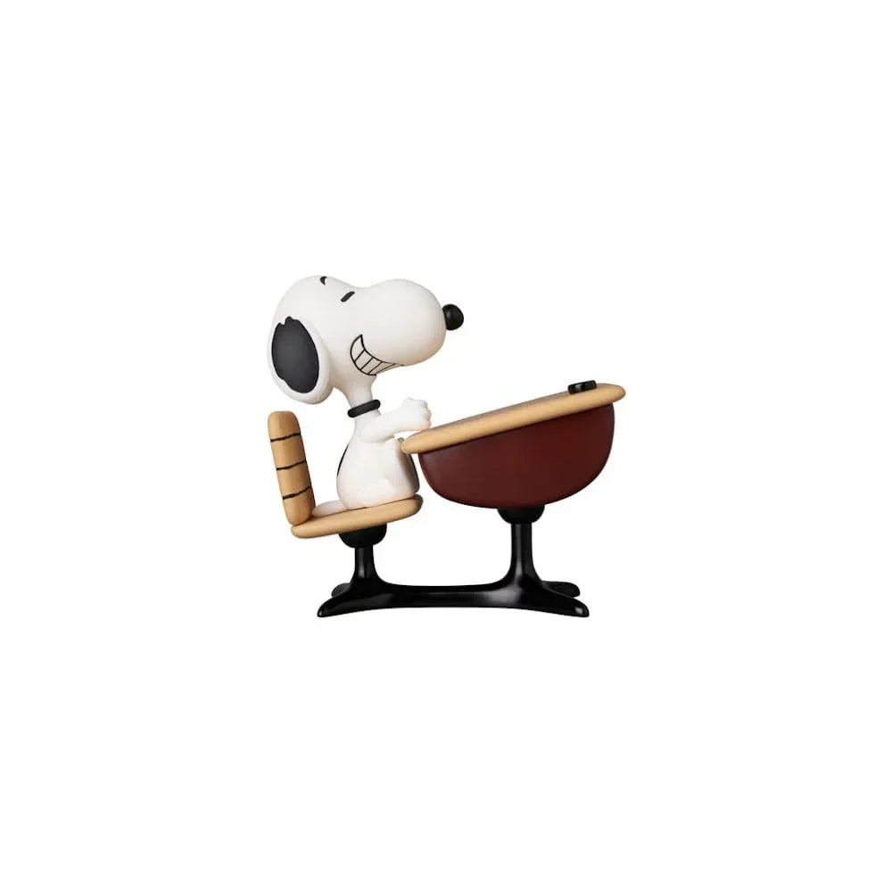 Peanuts UDF Series 18 Mini Figure Snoopy med skrivbord 9 cm Medicom