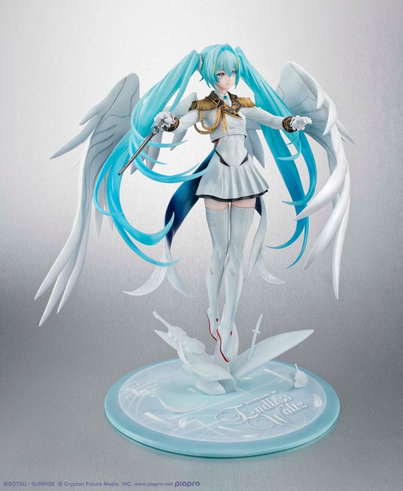 Mobile Suit Gundam x Hatsune Miku Lucrea PVC Figur - Hatsune Miku x Wing Gundam Zero EW 45th Anniversary 27 cm Megahouse