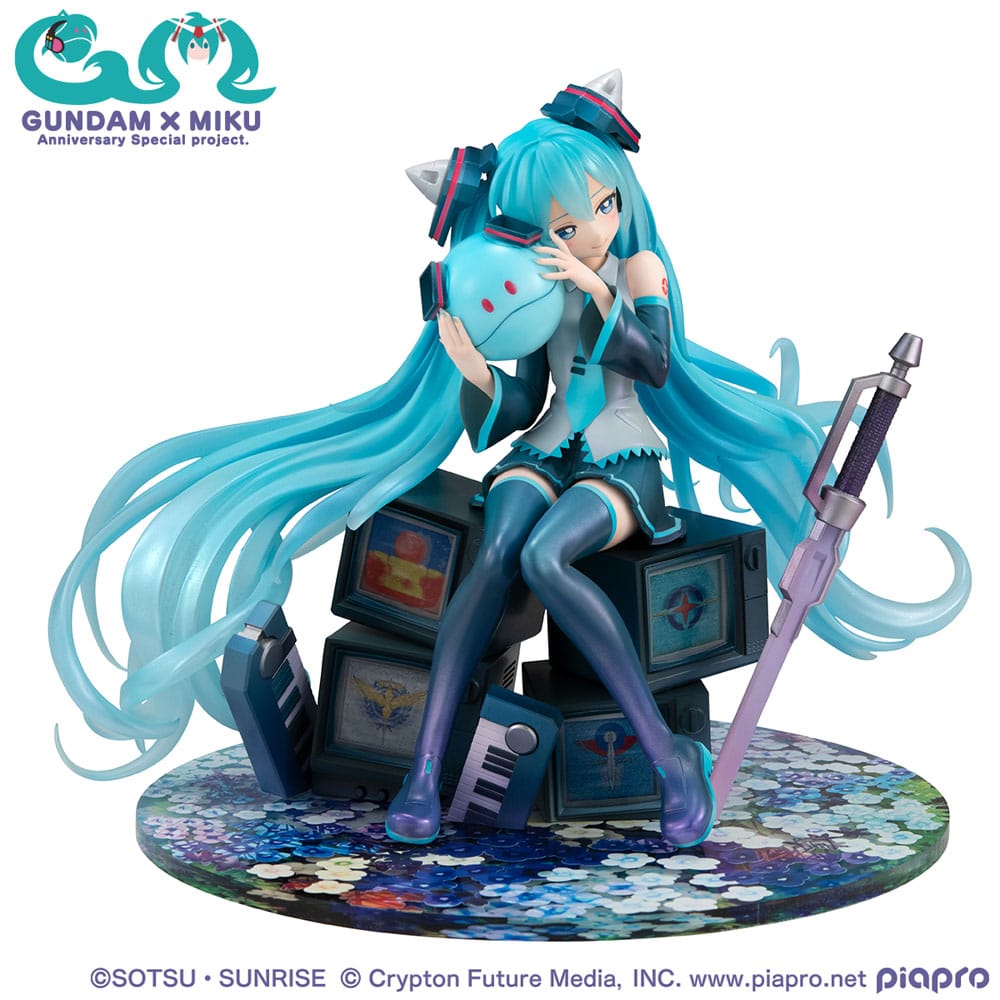 Mobile Suit Gundam x Hatsune Miku Lucrea PVC Figur - 45th Anniversary 17 cm Megahouse