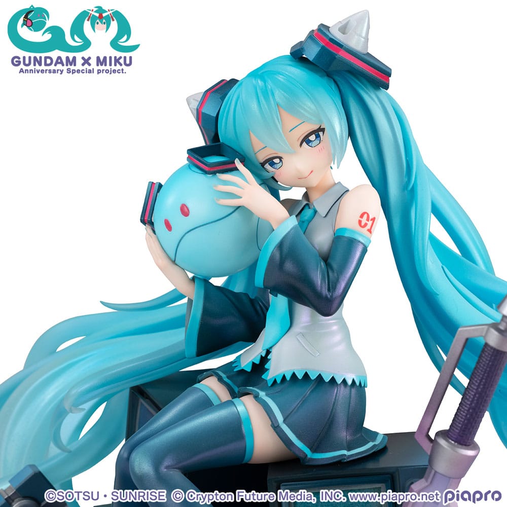Mobile Suit Gundam x Hatsune Miku Lucrea PVC Figur - 45th Anniversary 17 cm Megahouse