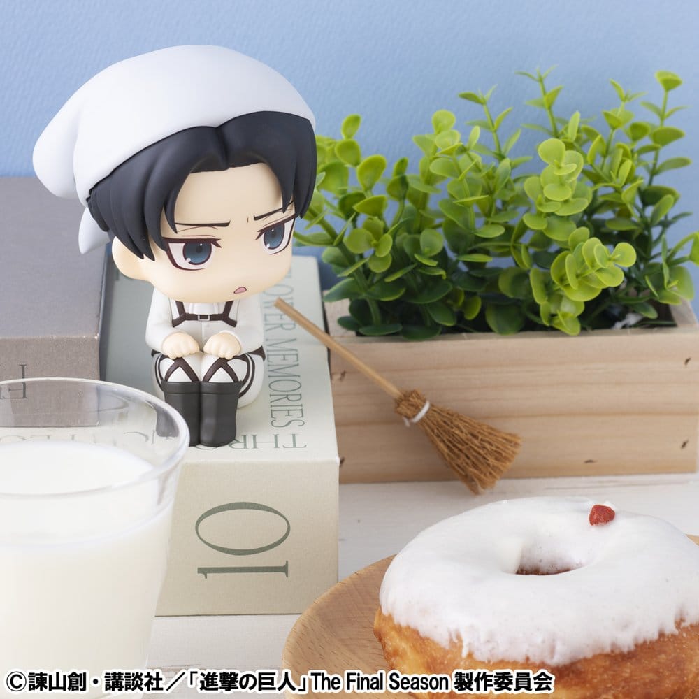 Attack on Titan Look Up PVC Figur Levi Cleaning up Ver. 11 cm