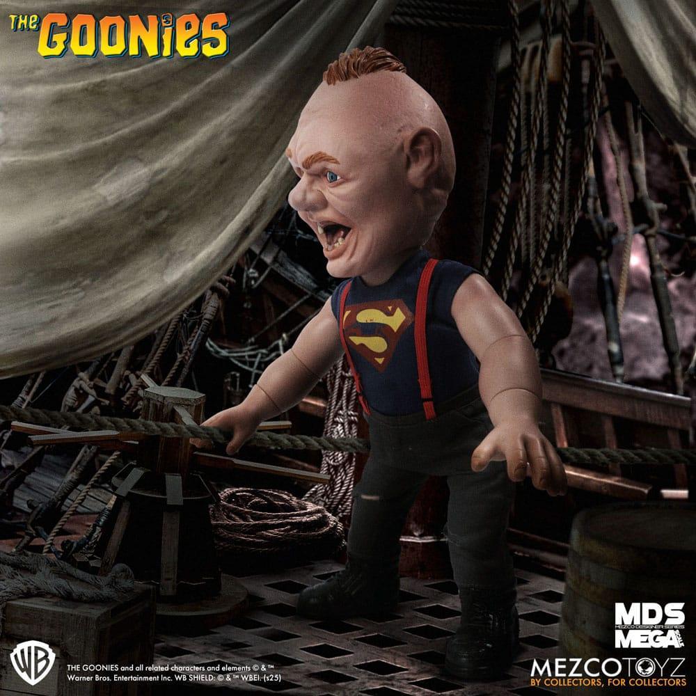 The Goonies MDS Mega Scale Gosedjur: Pratande Sloth med Ljud 38 cm Mezco Toys