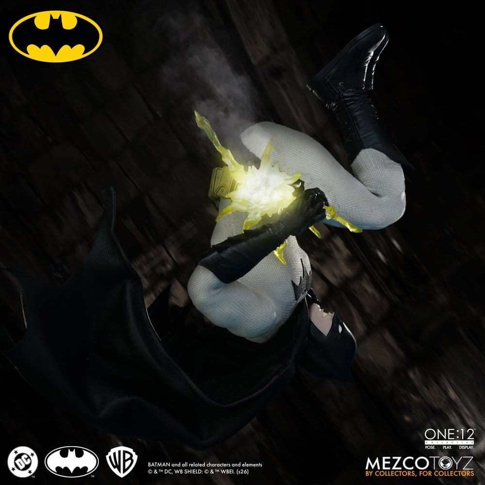DC Comics Action Figur 1/12 Batman: Year One 17 cm Mezco Toys