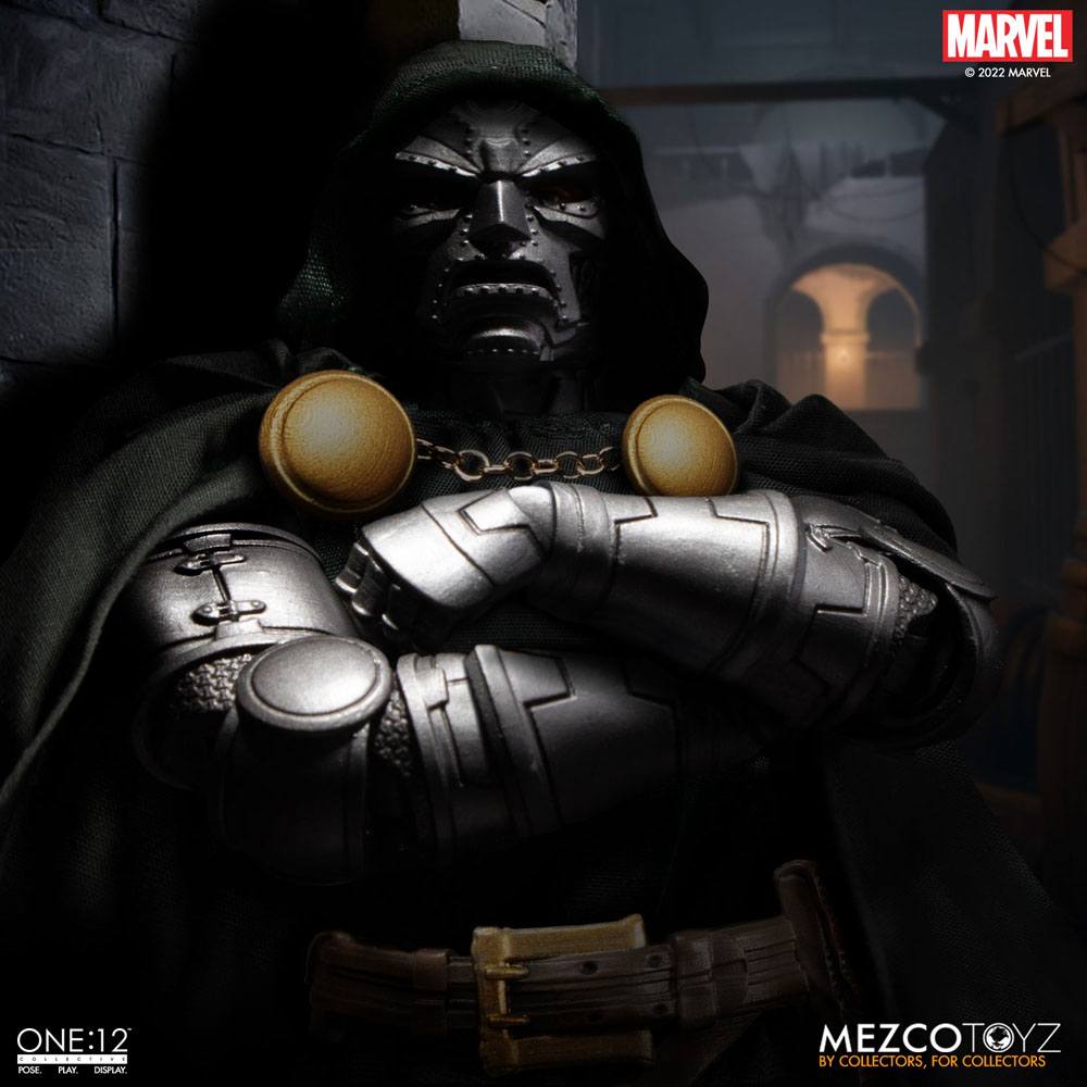 Marvel Action Figure 1/12 Doctor Doom 17 cm - Detailed Collectible Figure with Metal Components and Interactive Features