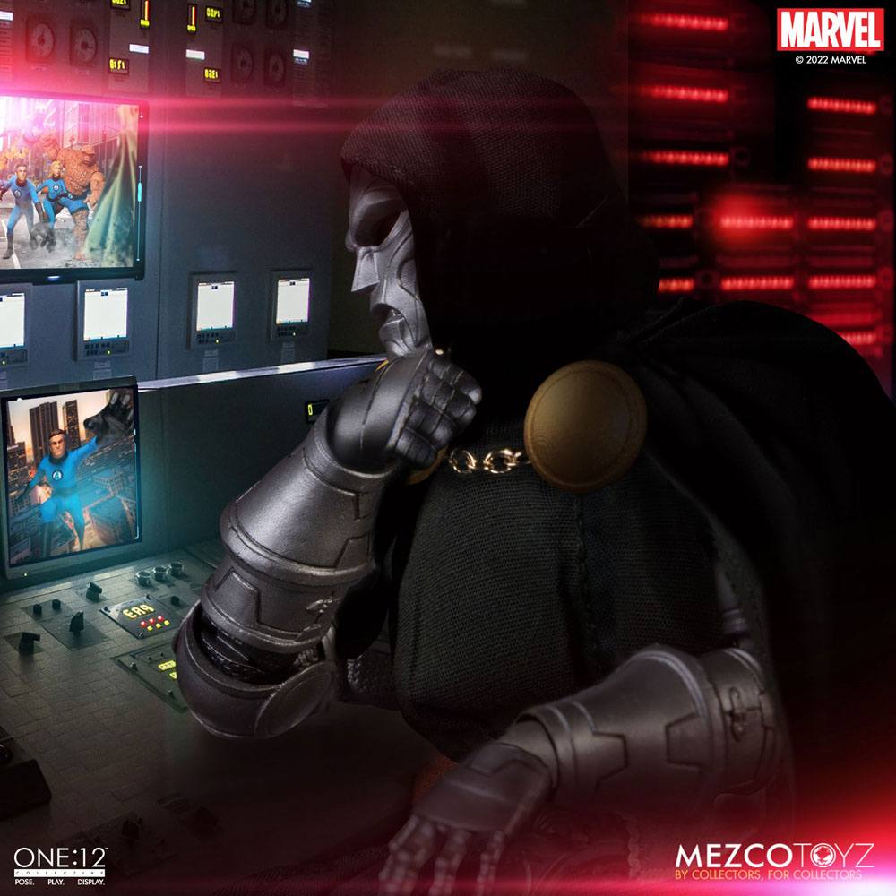Marvel Action Figure 1/12 Doctor Doom 17 cm - Detailed Collectible Figure with Metal Components and Interactive Features