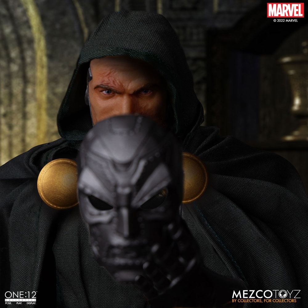 Marvel Action Figure 1/12 Doctor Doom 17 cm - Detailed Collectible Figure with Metal Components and Interactive Features
