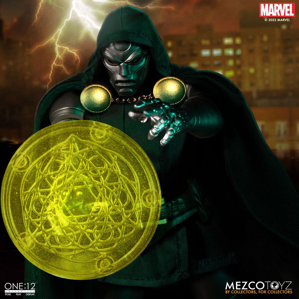 Marvel Action Figure 1/12 Doctor Doom 17 cm - Detailed Collectible Figure with Metal Components and Interactive Features