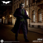 The Dark Knight Action Figur 1/12 Joker 17 cm Mezco Toys