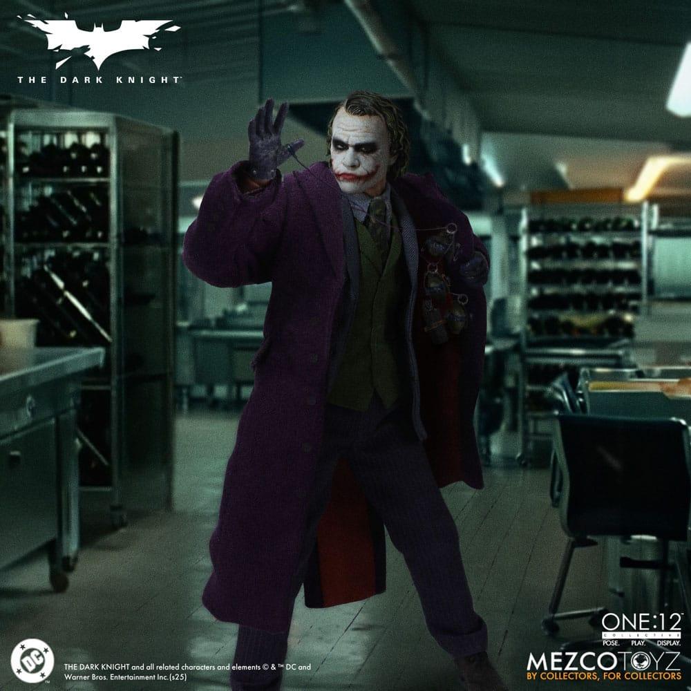 The Dark Knight Action Figur 1/12 Joker 17 cm Mezco Toys