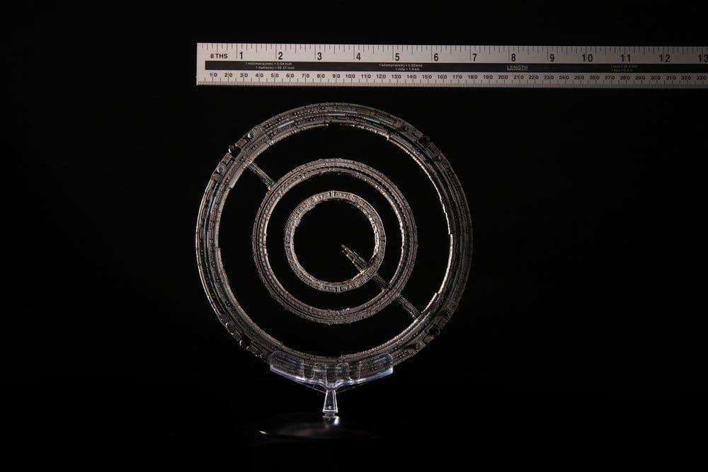 Foundation Die-Cast Rymdfartyg Invictus 20 cm Master Replicas