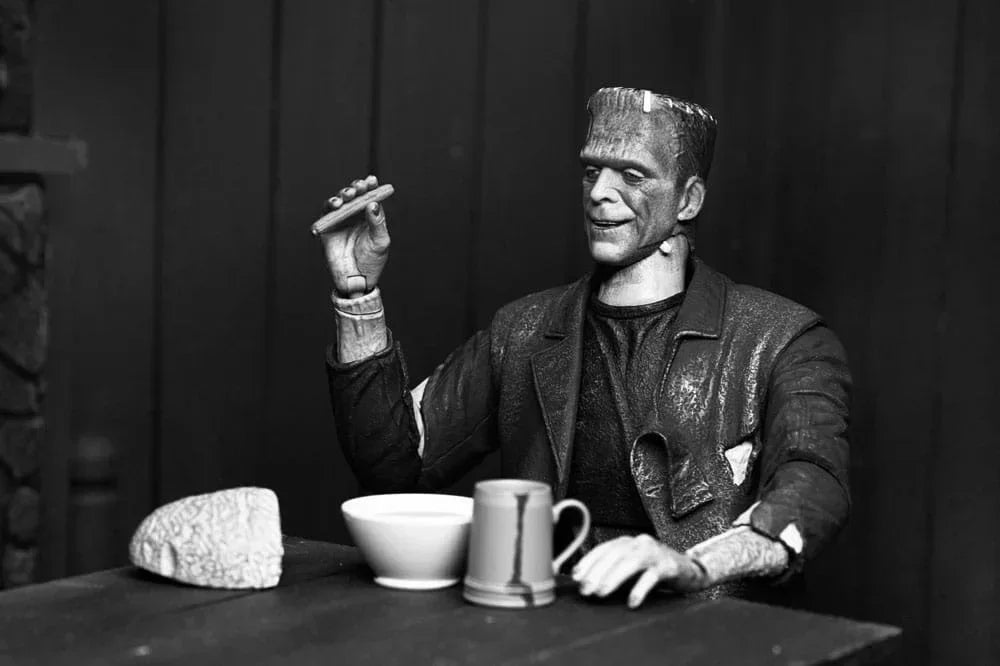 Universal Monsters Action Figur Ultimate Frankenstein's Monster (Bride of Frankenstein) (B&W) 18 cm NECA