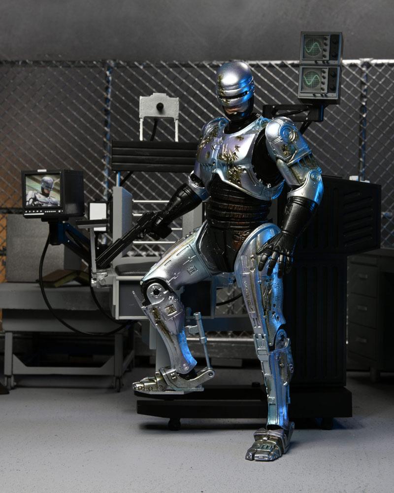 RoboCop Action Figure Ultimate Battle Damaged RoboCop with Chair 18 cm