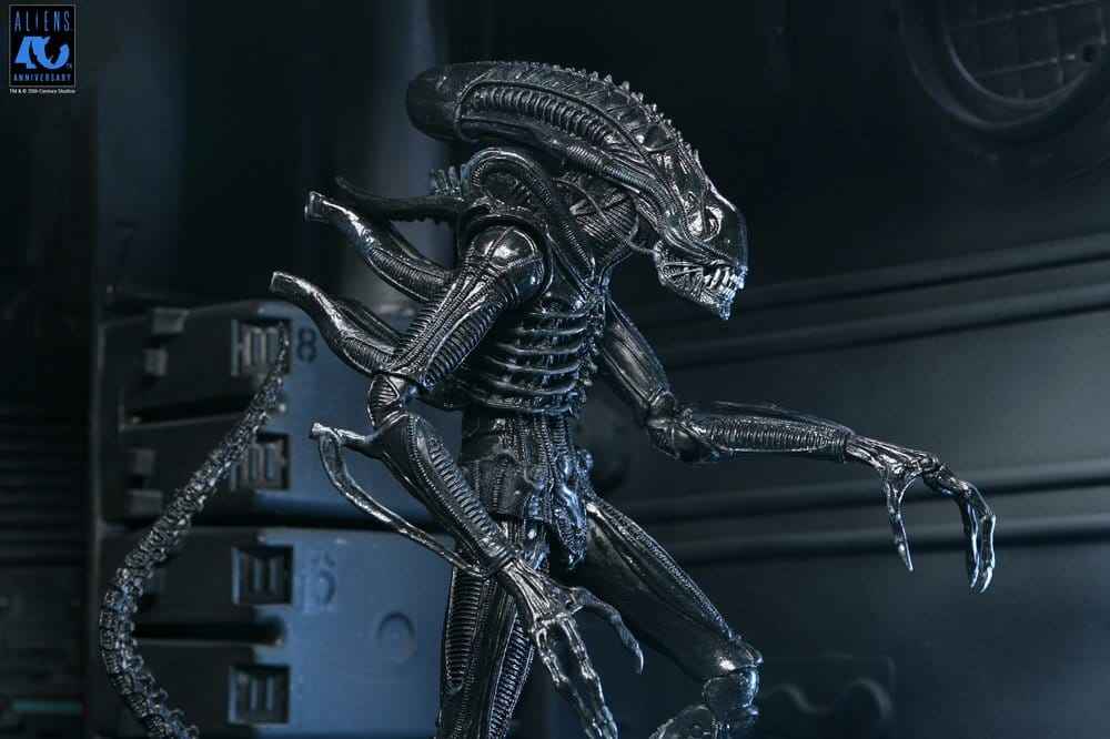 Aliens Ultimata Actionfigur Krigare (1986) Xenomorph Svart (40-årsjubileum) 23 cm
