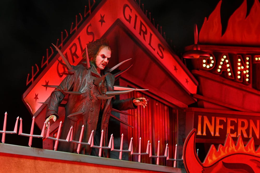 Beetlejuice (1988) Diorama Trenchcoat med Spikar Inferno Room Deluxe Set NECA