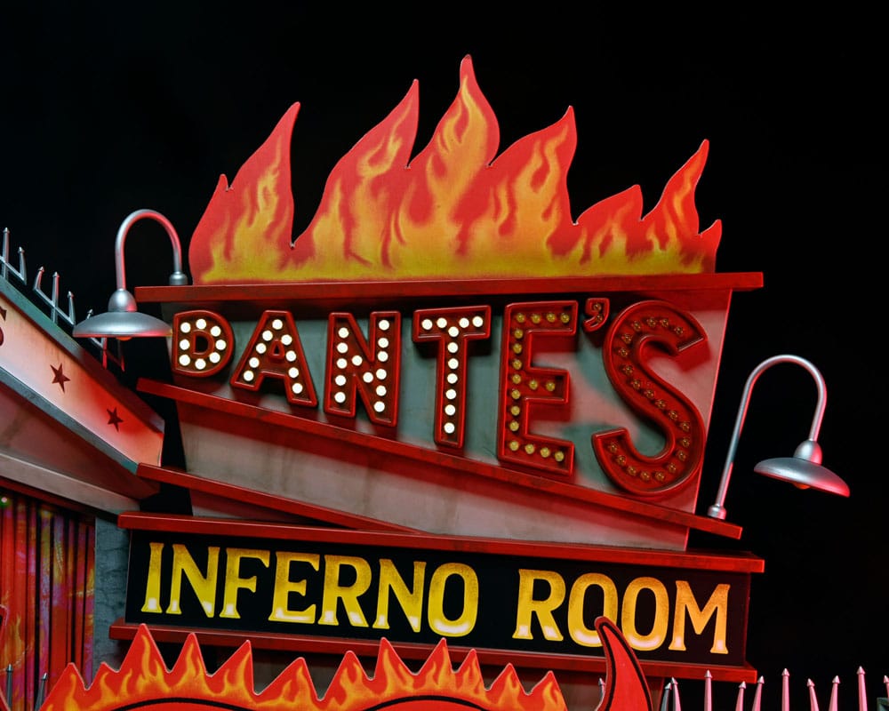 Beetlejuice (1988) Diorama Trenchcoat med Spikar Inferno Room Deluxe Set NECA