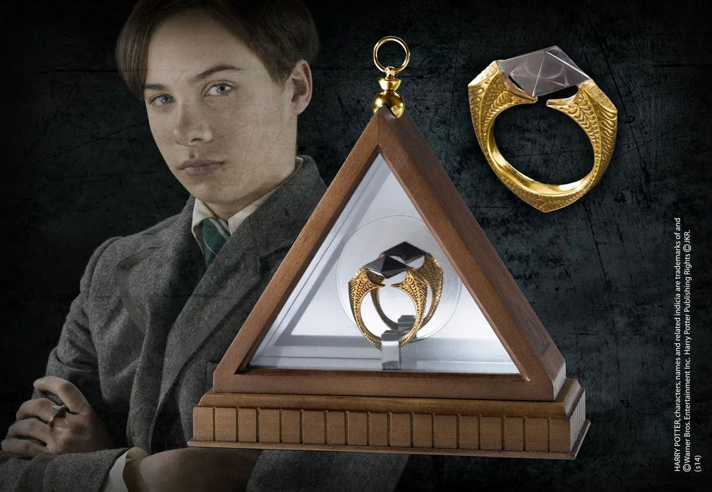 Harry Potter Replica 1/1 Lord Voldemorts Horcrux Ring (Guldpläterad) Noble Collection