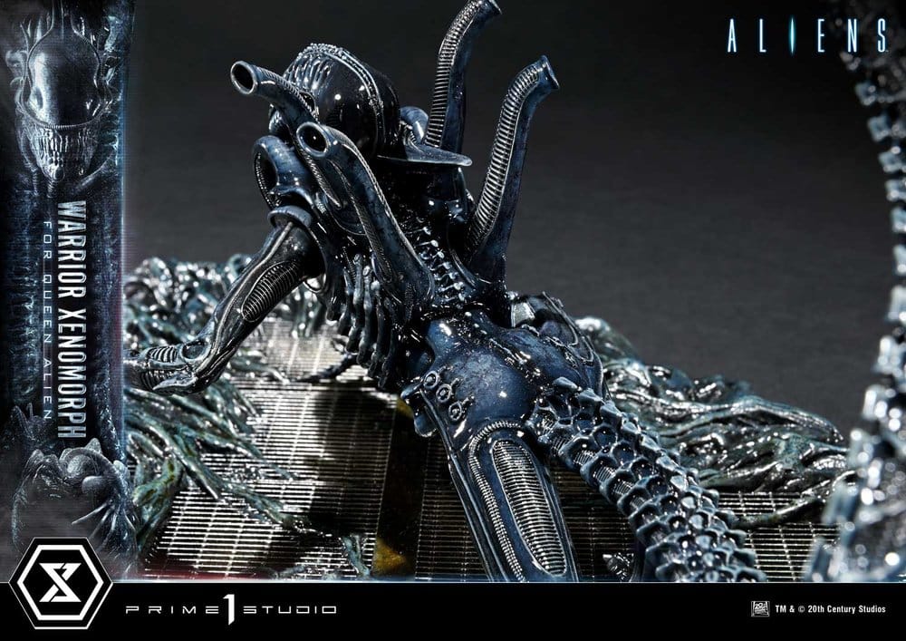 Aliens (Film) Ultimate Diorama Masterline figur Warrior Xenomorph for Queen Alien 23 cm