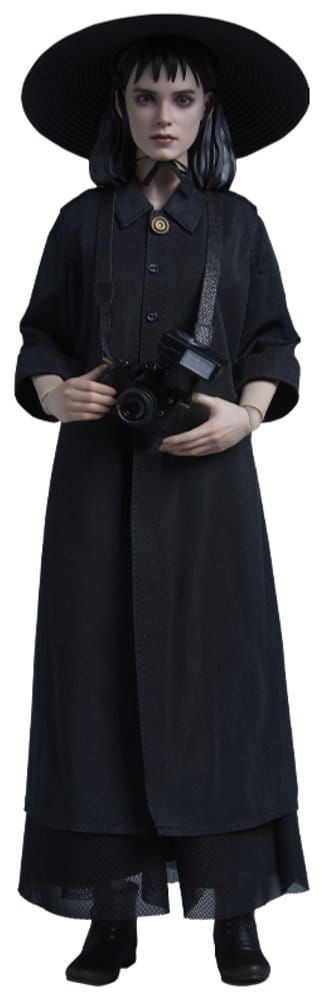 Beetlejuice 1/6 Scale Action Figure Lydia Deetz 25 cm