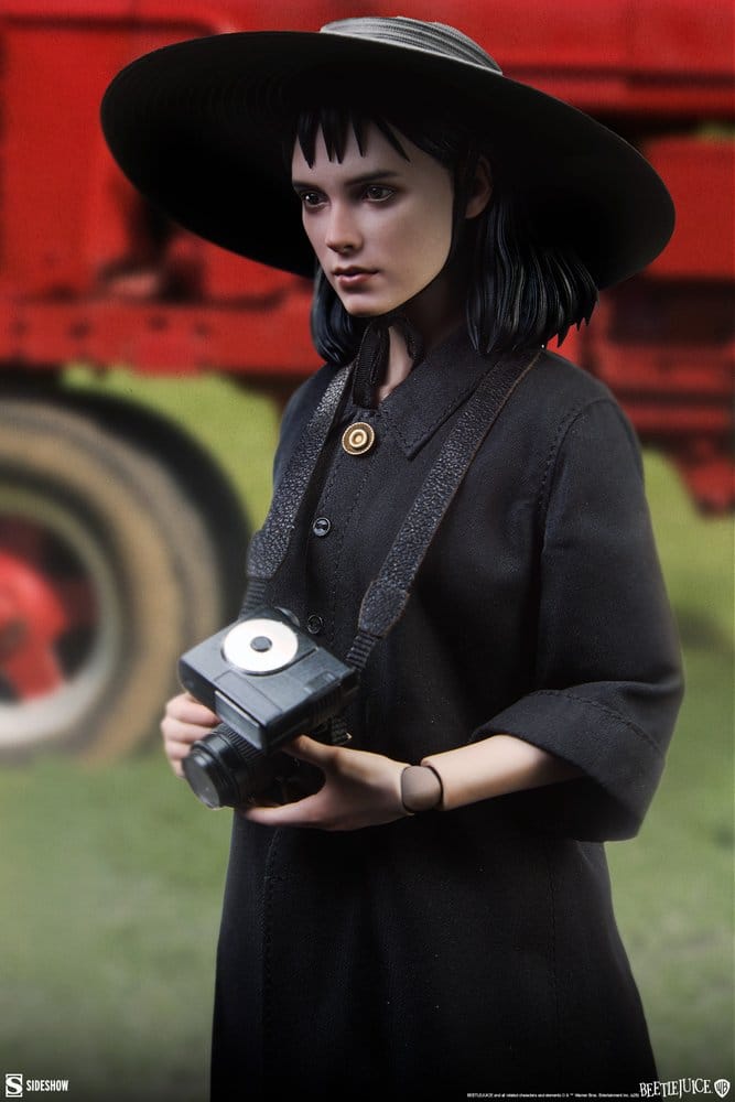 Beetlejuice 1/6 Scale Action Figure Lydia Deetz 25 cm
