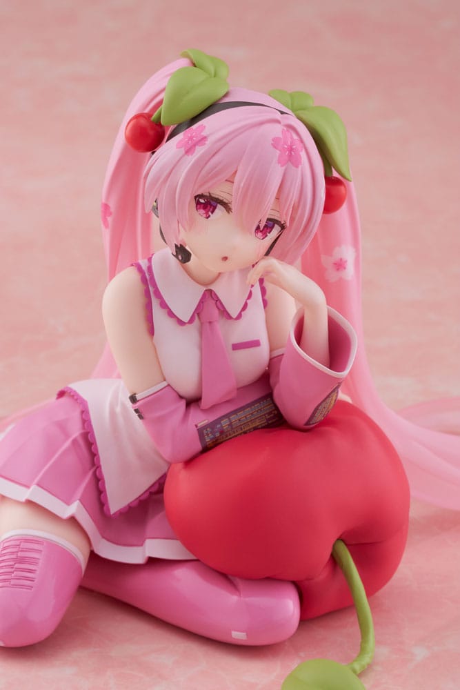 Hatsune Miku PVC Figur - Söt Figur Sakura Miku Cherry Cushion Ver. 13 cm Taito Prize