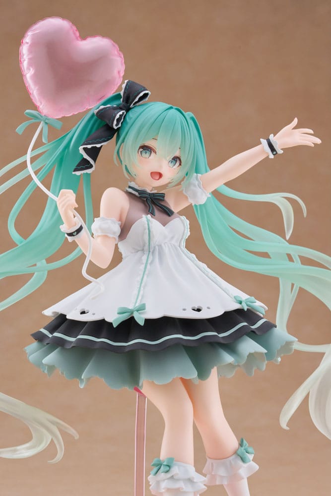 Hatsune Miku AMP+ PVC Figur - Hatsune Miku Birthday 2025 Party Ver. 21 cm Taito Prize
