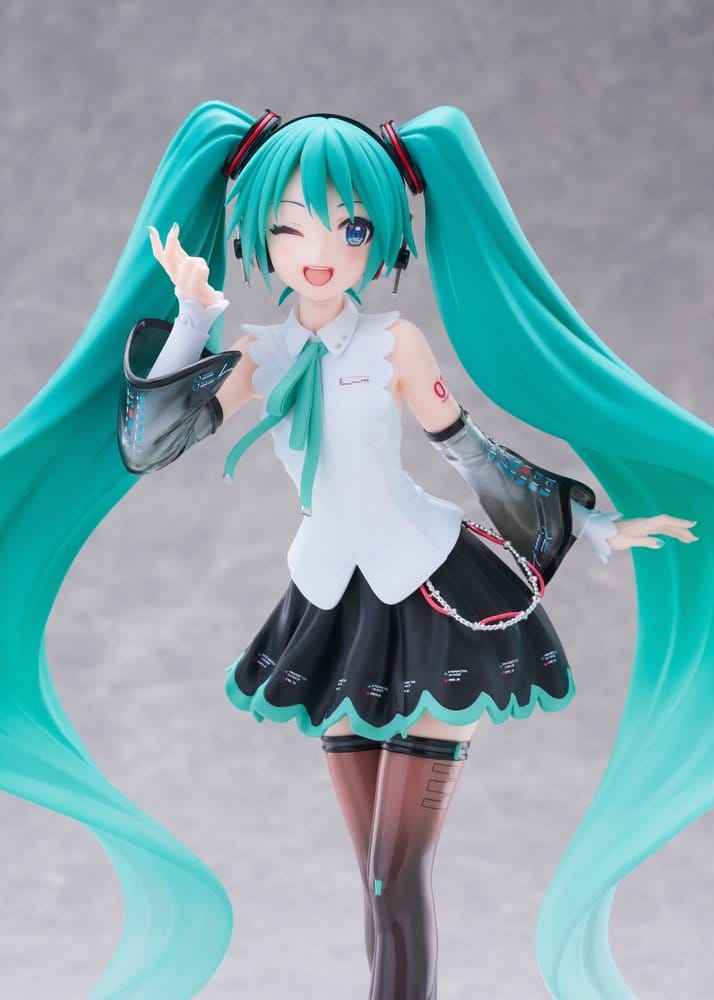 Hatsune Miku T-Most PVC-figur NT-version, cirka 29 cm hög