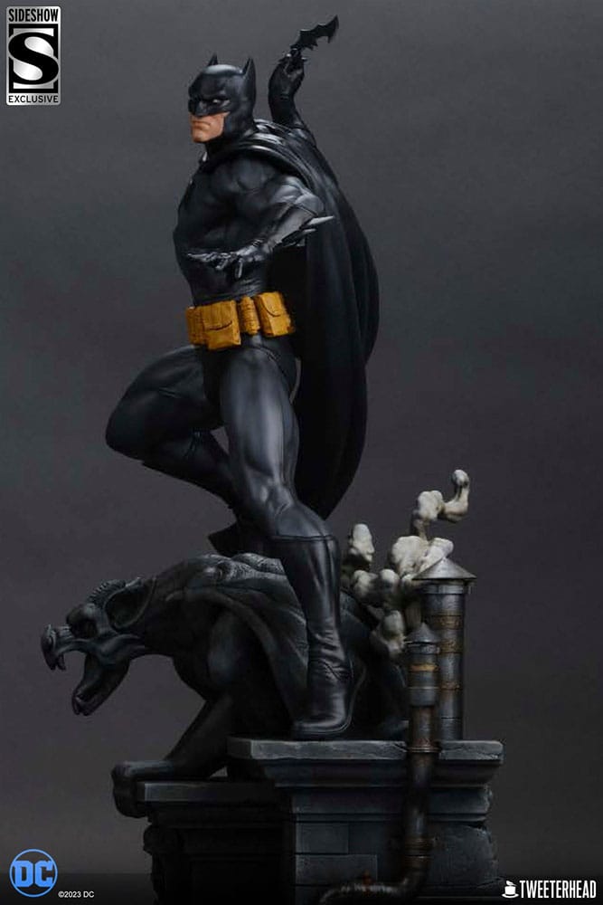 DC Comics Maquette 1/4 Batman (Svart och Grå Edition) 66 cm