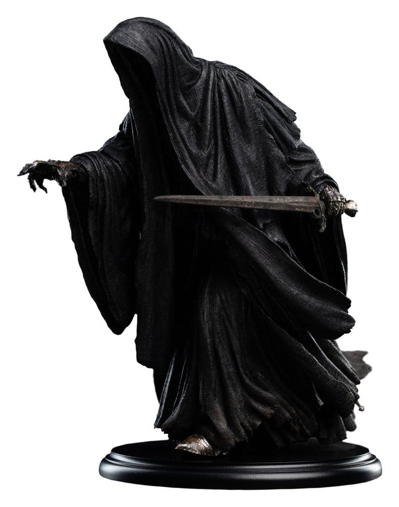 The Lord of the Rings Trilogy Miniature Ringwraith at The Prancing Pony 18 cm