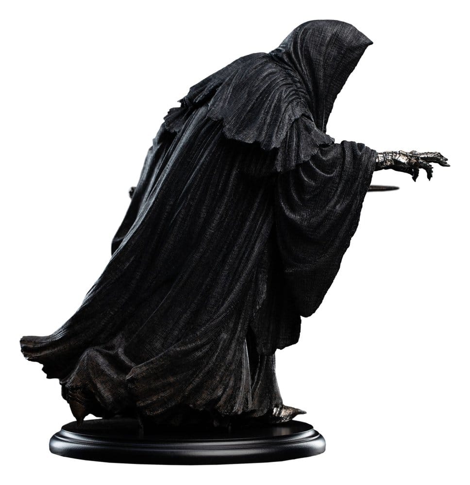 The Lord of the Rings Trilogy Miniature Ringwraith at The Prancing Pony 18 cm