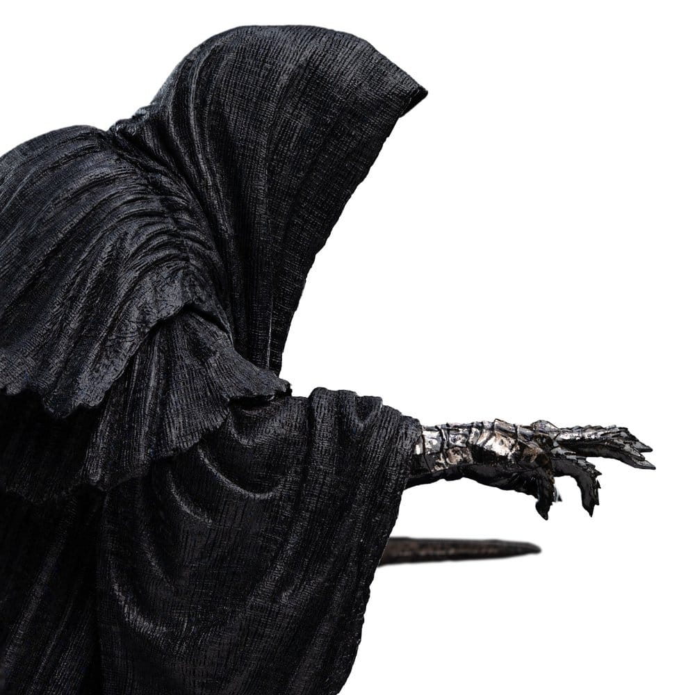 The Lord of the Rings Trilogy Miniature Ringwraith at The Prancing Pony 18 cm