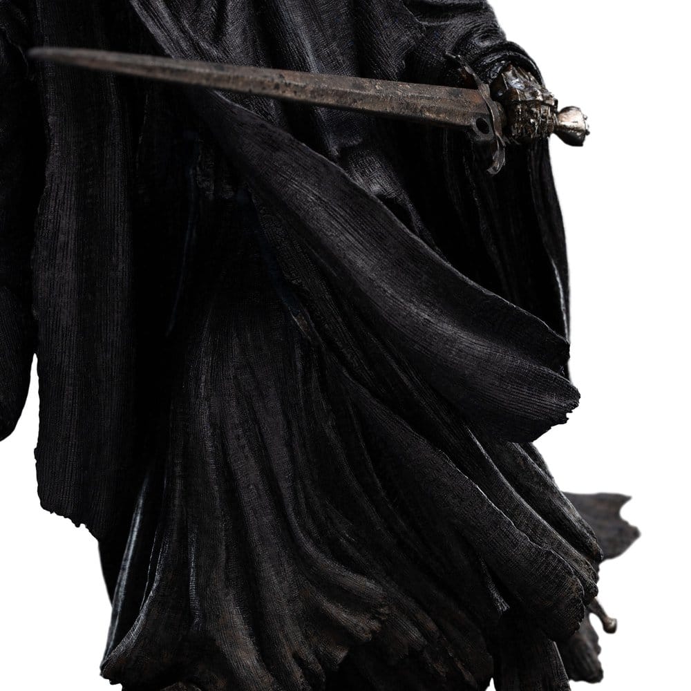 The Lord of the Rings Trilogy Miniature Ringwraith at The Prancing Pony 18 cm