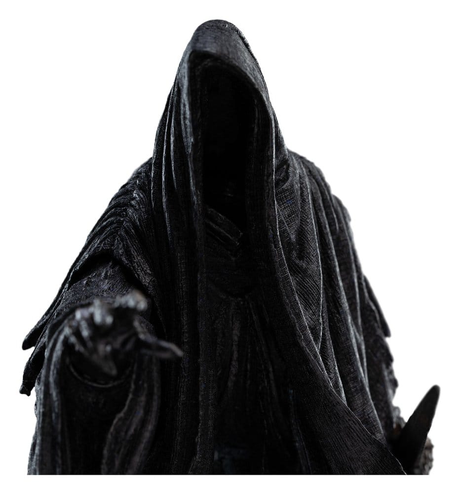 The Lord of the Rings Trilogy Miniature Ringwraith at The Prancing Pony 18 cm