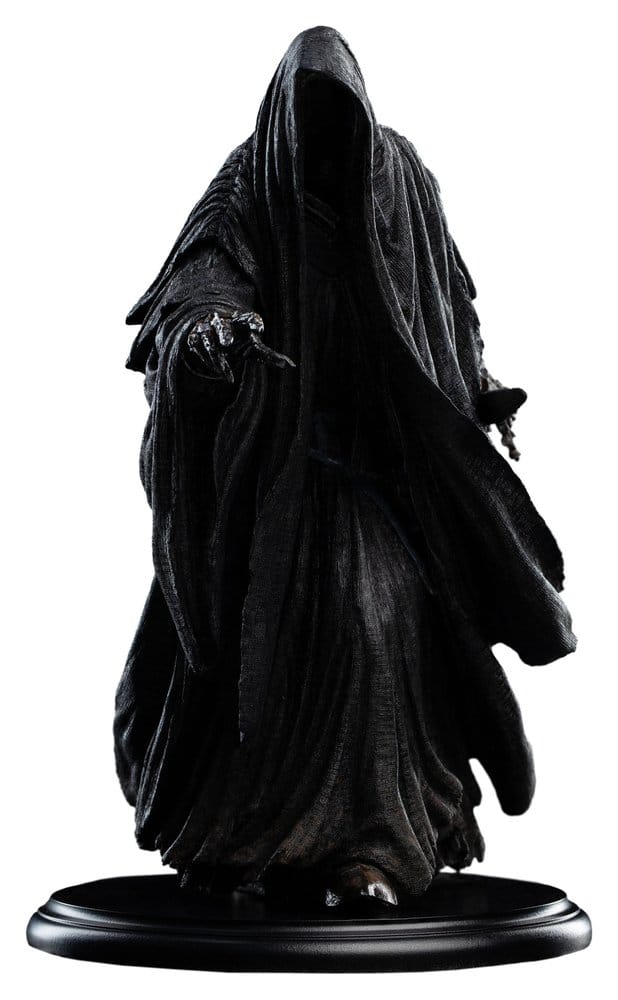 The Lord of the Rings Trilogy Miniature Ringwraith at The Prancing Pony 18 cm